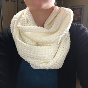 Chunky knit infinity scarf